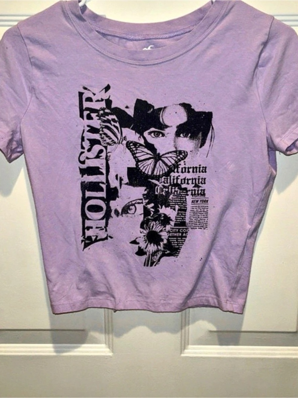 Hollister Graphic Short Sleeve Tee in Purple Size Medium